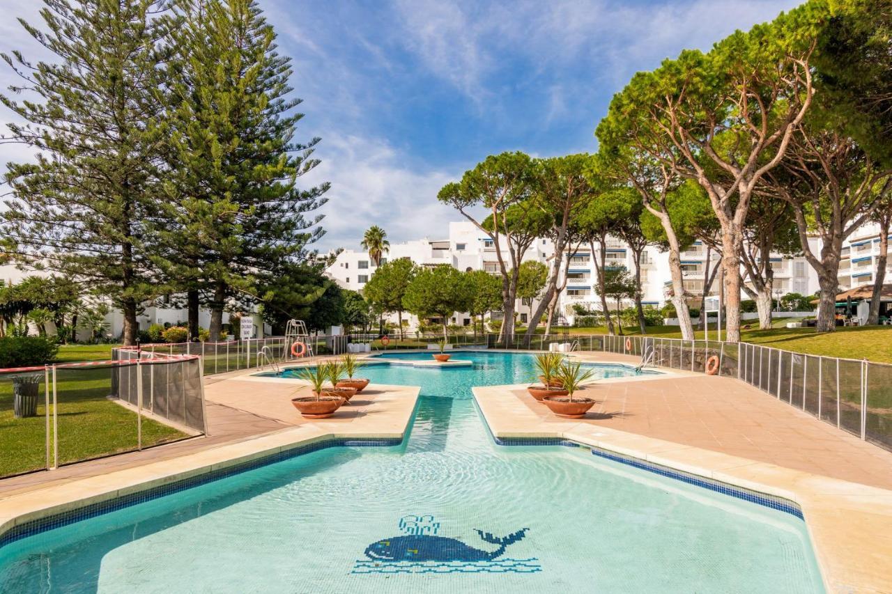 Lujoso Apartamento De 2 Dormitorios En Banus Marbella Bagian luar foto